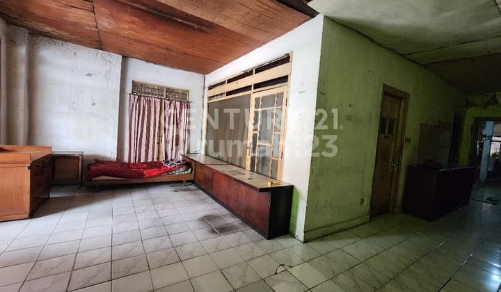 Rumah Lama Di Lokasi Strategis Dijual Di Menteng, Jakpus