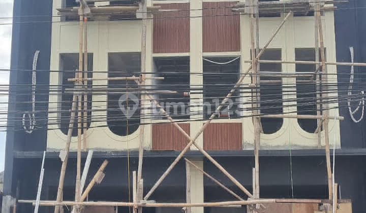 Ruko Komersil Daerah Jagakarsa dengan 3 Lantai