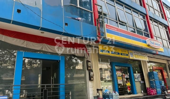 3-Storey Commercial Zone Hook-Type Shophouse (Ruko) in Ps Minggu 200/400, Spacious Parking