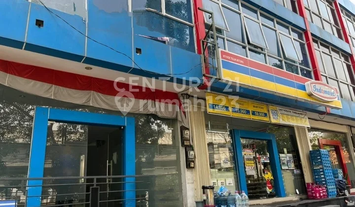 3-Storey Commercial Zone Hook-Type Shophouse (Ruko) in Ps Minggu 200/400, Spacious Parking