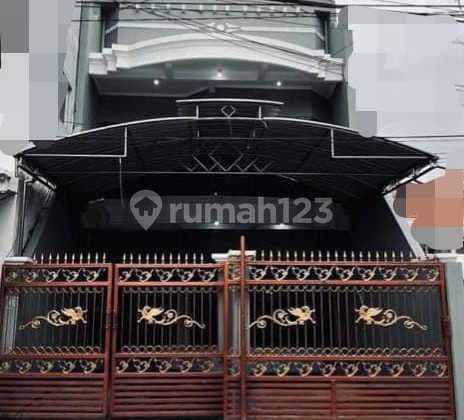 Dijual rumah 2 lantai siap huni di Ngagel, Surabaya