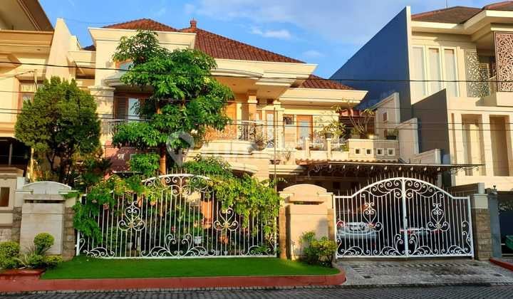 Dijual Rumah Mewah 2 Lantai Siap Huni di Araya 1 Depan Taman, Surabaya