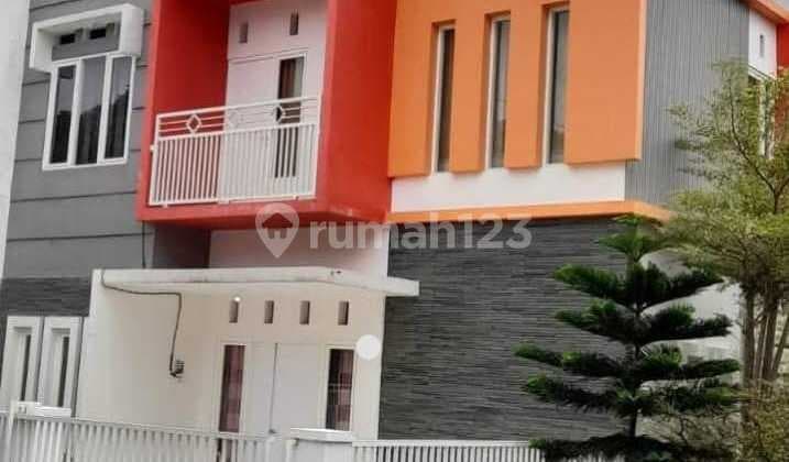 Dijual Rumah 2 Lantai dengan Konsep Villa di Perbatasan Batu, Malang