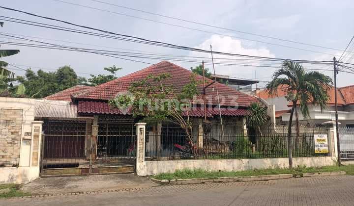 Dijual Rumah Luas dan Siap Huni di Jemursari, Surabaya