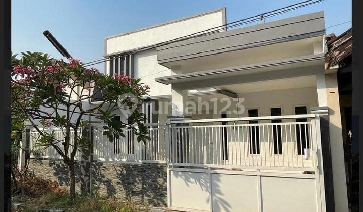 Dijual Undermarket Rumah 2 Lantai Baru Renov di Babatan Mukti, Surabaya