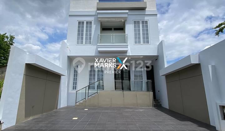 Rumah Mewah Semifurnish,Privat Pool di Kawasan Elit Araya Malang