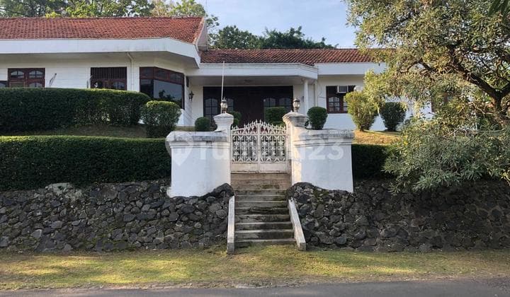 Selling House in Candi Area, Suitable for Residential or Business Use