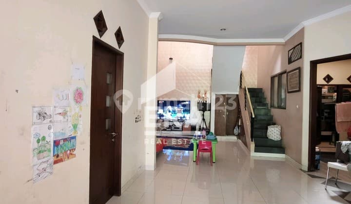 Dijual Cepat Rumah hook 2 lantai ada void dan balkon