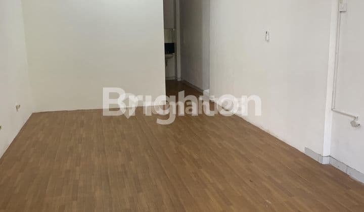 1 UNIT RUKO 3 LANTAI DI LOKASI KOMERSIAL DEKAT RENON