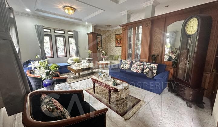 Cocok Banget Buat Keluarga Besar Rumah Bagus Dua Lantai di Jalan Abadi Sayap Setiabudi