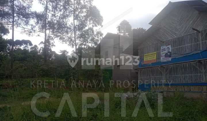 Gudang Dan Peternakan Ayam Luas di Garut