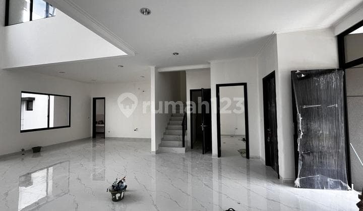 For Quick Sale: Villa House at Pasir Putih PIK2, Size 10x20, Vacant, Ready!