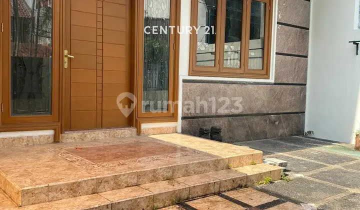 Rumah 2 Lantai Lingkungan Asri di Pulomas Barat S9123