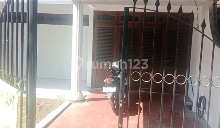 Rumah Di Tenggilis Timur