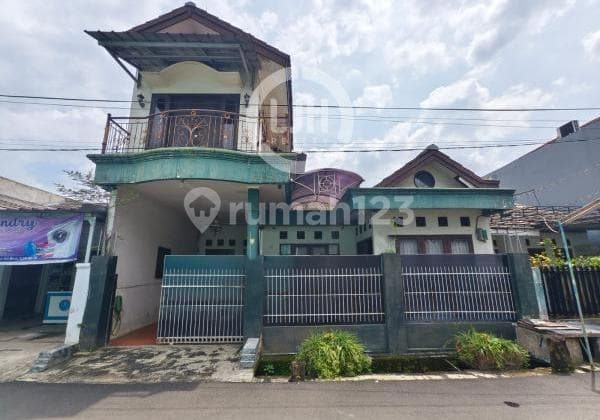 Dijual Rumah Luas Dekat Stasiun Bekasi Timur di Aren Jaya Bekasi