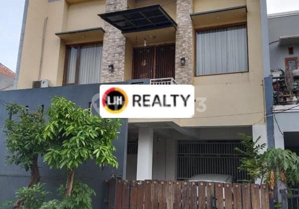 Dijual Rumah Luas di Taman Cikas Bekasi