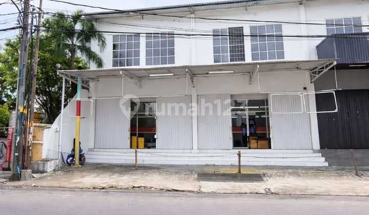 For Rent, Attached Shop House on Galaxy Roadside