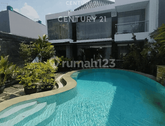 Rumah Mewah Strategis Ada Kolam Renang Di Duren Sawit S8958