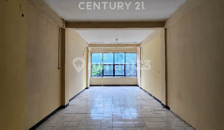 4-Storey Shop House Facing Main Road in Rawamangun R2276