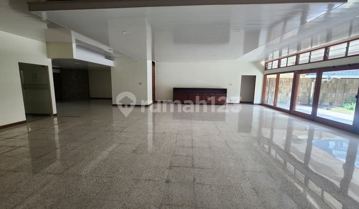 Rumah Siap Huni Lokasi Strategis dan Asri di Cempaka Putih