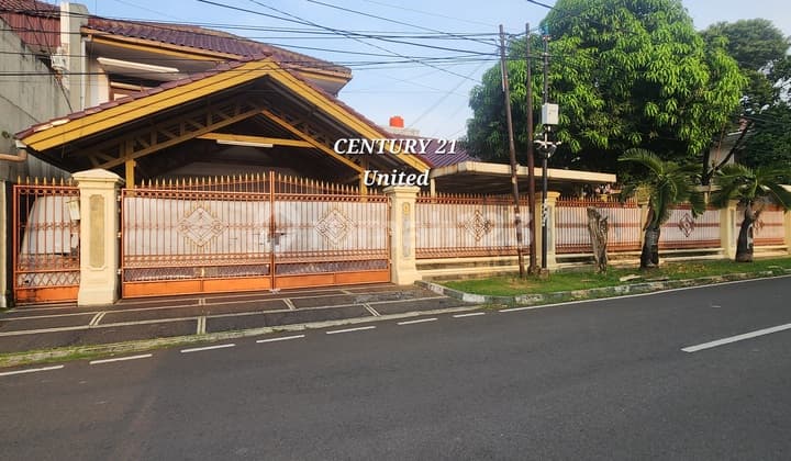 2-Story Hook House in Kayu Putih, Central East Jakarta R1639