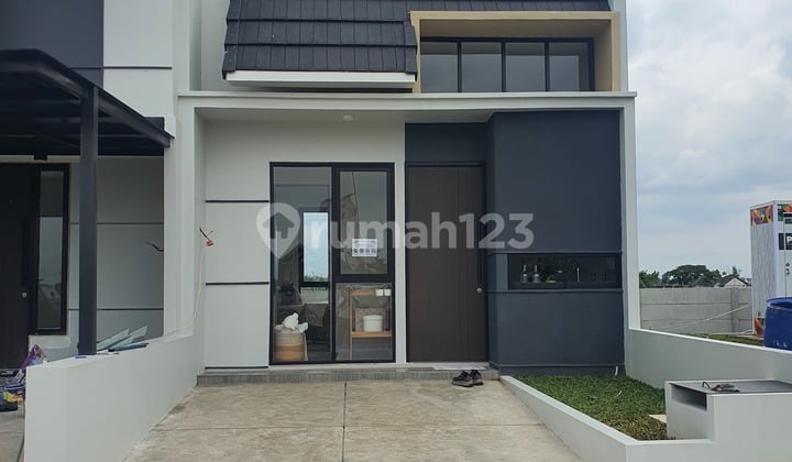 Rumah Satu Lantai dengan Dua Kamar Tidur di Menganti Gresik