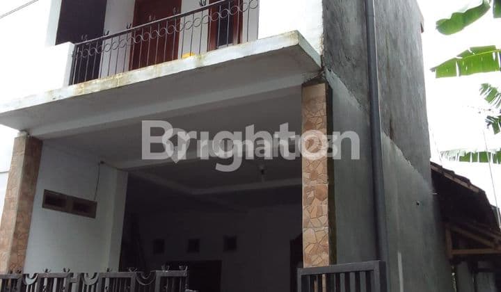 House in Jombang City Close to the Government Center, Train Station, Hospital, Town Square, Superindo, and Culinary Spots.