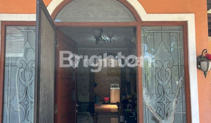 Rumah pojok ( hook ) siap huni di Puri Citra Rungkut