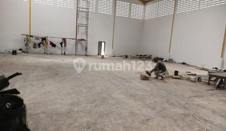 Warehouse for Rent Kav Dpr Cipondoh | Size 40 X 20 | 2 Toilets, 2200Va Electricity | Side Height 8M, Center Height 10M | Price 420 Million/Year