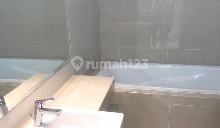 For Sale Town House Puri Mansion Tower 3 | Area 149 M2 | 4 + 1 Bedrooms, 3 + 1 Bathrooms | SHM | Semi Furnished | East Facing | Basement Garage | Price 3,350 M Negotiable