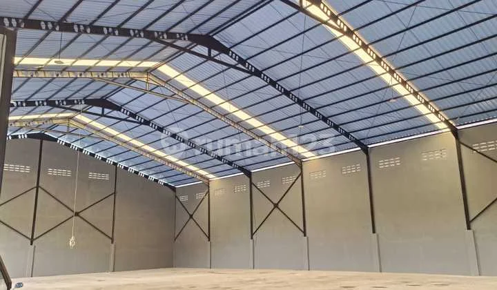 Dijual Gudang Kawasan Industri MekarJaya | Luas 2000 m2 | Izin Industri | Masuk Cont 40 ft | Bangunan tepi tinggi 8,5M , tinggi tengah 12M | Lantai gdg K400 15cm wiremesh M8 | 2 automatic rolling door | Atap UPVC warranty 15thn | Office 2 lantai dengan a