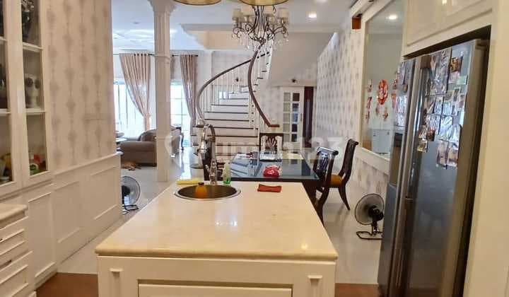 Dijual Rumah Grisenda di Pik | Uk. 19X16. 7+1 Kt, 7+1 Km, 3,5 Lantai, Ada Kolam Renang, Posisi Hook. Harga 11,9 M