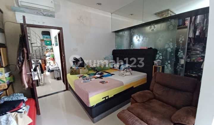 Dijual Rumah Metro Mariana, Ancol | Luas 90 m2 | HGB | 3 + 1 KT, 3 + 1 KM | 2,5 Lantai | Semi Furnish | Harga 2,5 M Nego