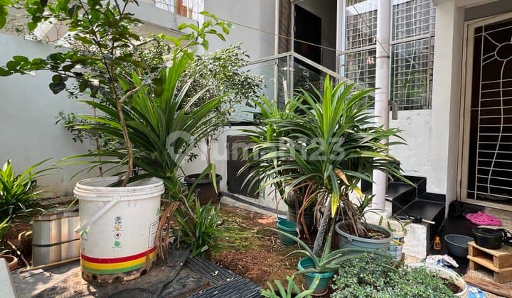 TURUN HARGA!! Rumah Bagus 3 Lantai di Taman Semanan Indah