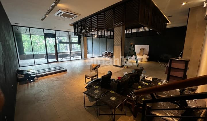 Ruko Strategist Pondok Indah Parkiran Luas