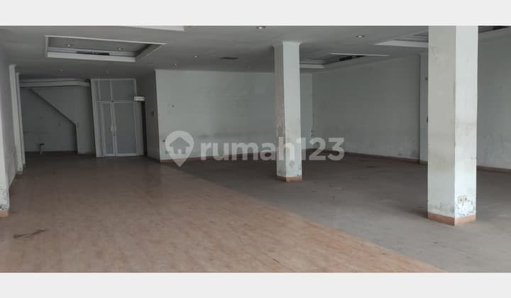 For Sale Linked 3-Unit Shophouse in Dadap Kosambi 923 m² Needs Renovation Freehold Title