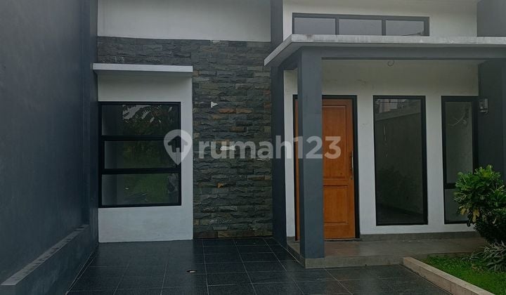 Ready-to-Inhabit House with 2-Car Access in Raden Saleh, Depok City