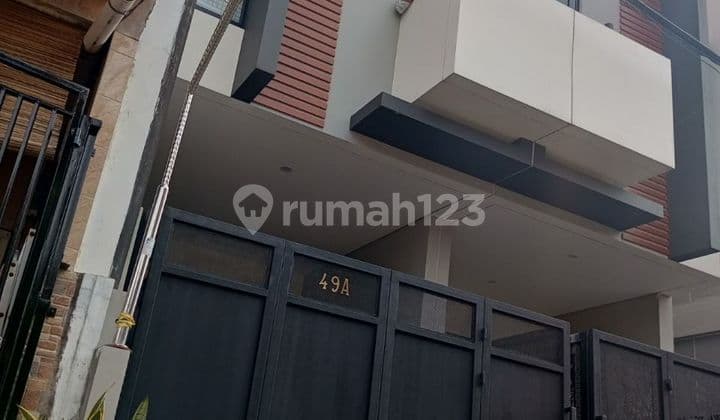 Rumah 2 Lantai Model Suka Suka Di Kemayoran Jakarta Pusat