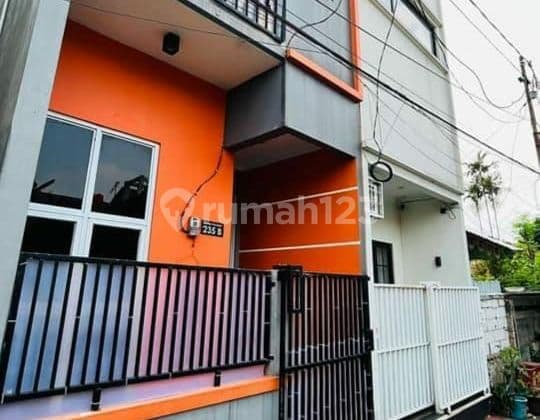 Rumah 2 Lantai Di Kawasan Bisnis Salemba Jakarta Pusat