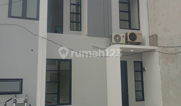 Cluster2 Lantai Pinggir Jalan di Condet Jakarta Timur