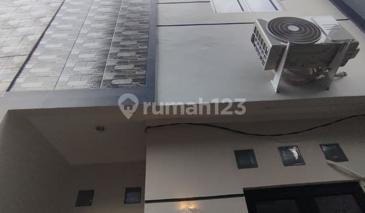 Rumah Akses Motor Dekat ke Jln Percetakan Negara di Rawasari