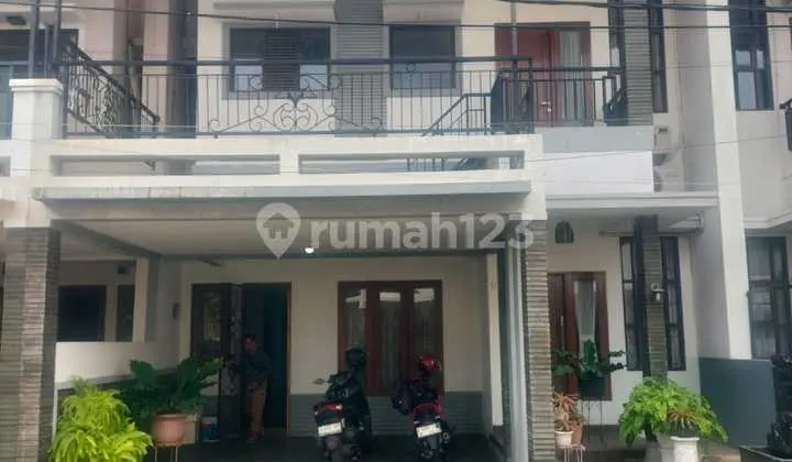 Rumah Mewah di Mahkota Residen. Condet Jakarta Timur