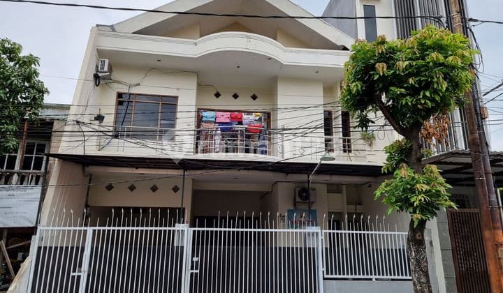 Active 2-Story Boarding House on Gubeng Kertajaya Street, Strategic Location