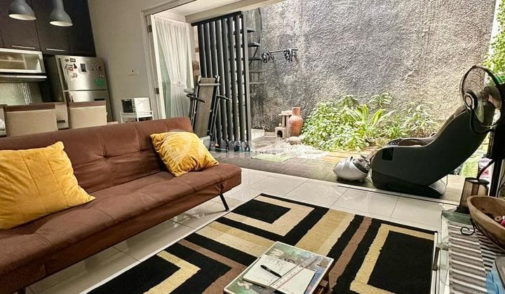 Rumah Bagus dan Terawat di Cluster Emerald, Bintaro Jaya