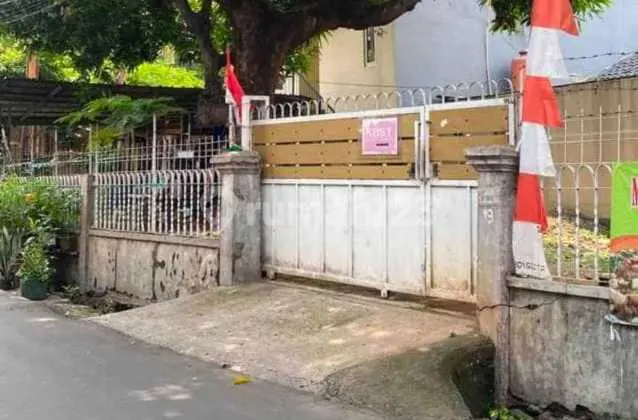 Bangunan Strategis di Area Cilandak Saat Ini Dipakai Kost 10 Kamar Full Terisi