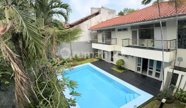 Hunian Besar Dalam Cluster Ada Kolam Renang