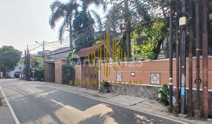 Hunian Besar di Pinggir Jalan, Cocok Untuk Usaha Ada Kolam Renang