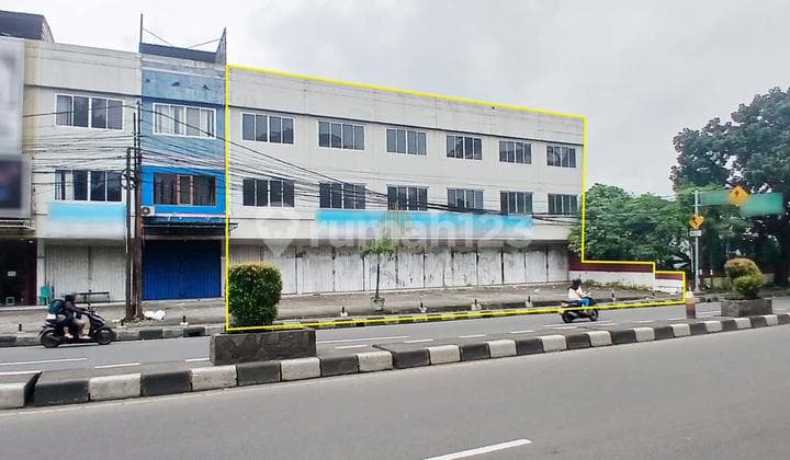 Rarely Available, 6-Unit Row House Ready to Use