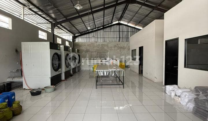 Gudang Kontruksi Baja Plus Kantor Mes di Denpasar Barat