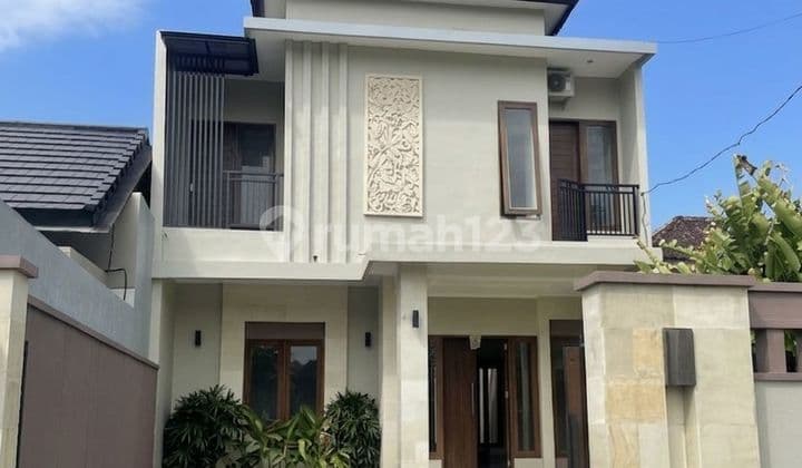 Cheap: Wide Yard House in Renon Area, Cluster